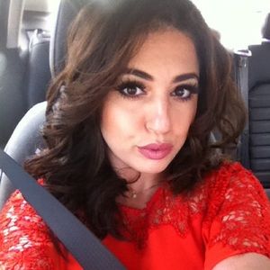 Meet your Posher, Dina